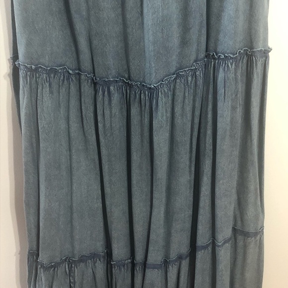 QED LONDON Strapless Smocked Chambray Maxi Dress - Picture 4 of 9